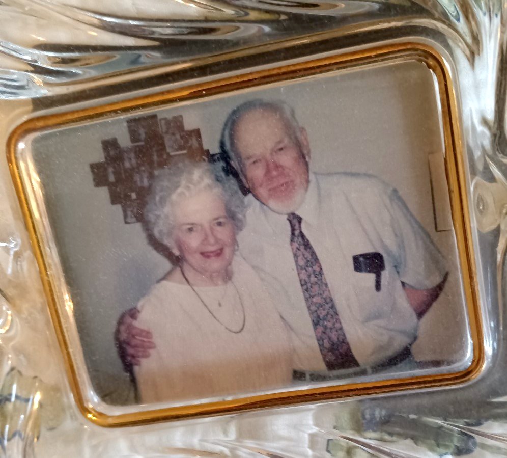 Isaac “Ike” Kessler and his wife, Sylvia, in the 1990s, a few years before their 50th wedding anniversary.